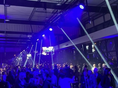 Mercedes-Benz: Inauguration